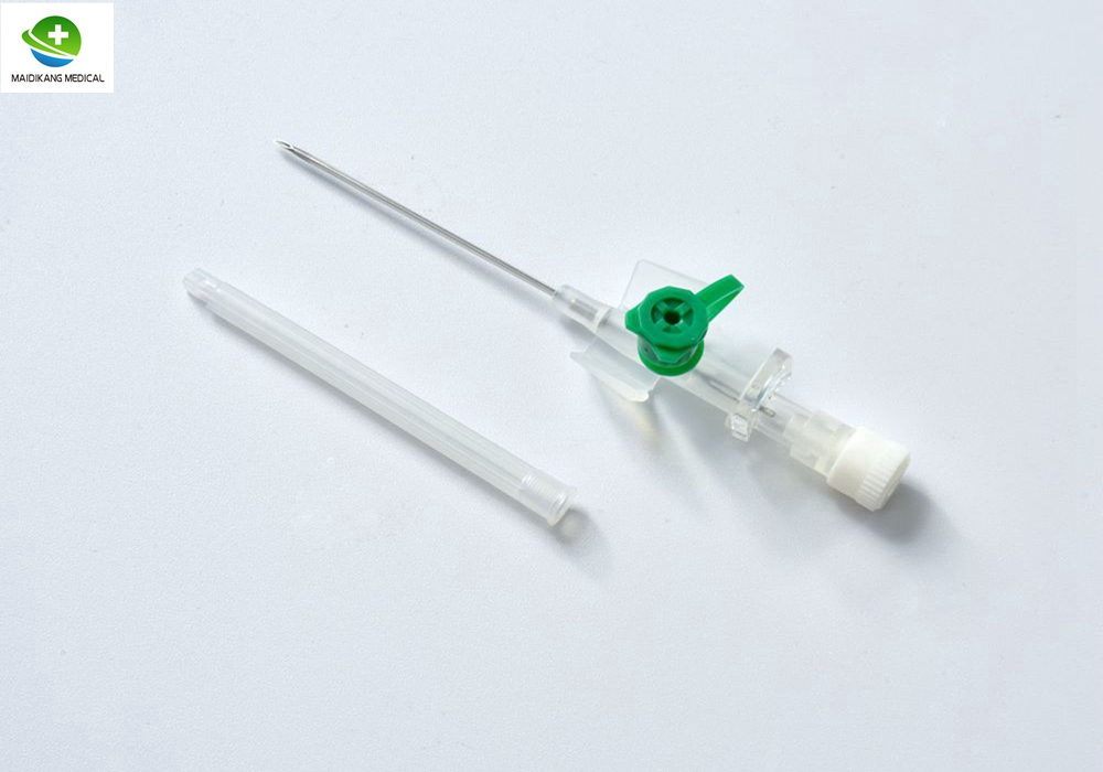 IV cannula with injection  port